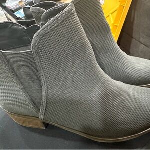 Kenzie Gerona Gray Ankle Boots